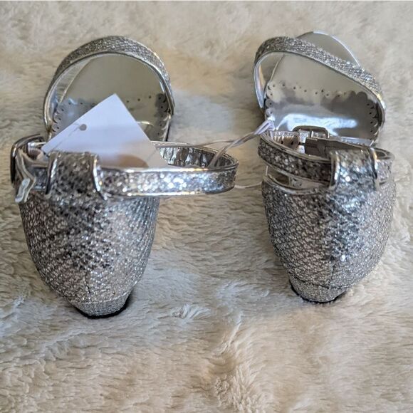 2X1 Basic Editions Youth Silver Sandals Size 1. - Picture 3 of 4